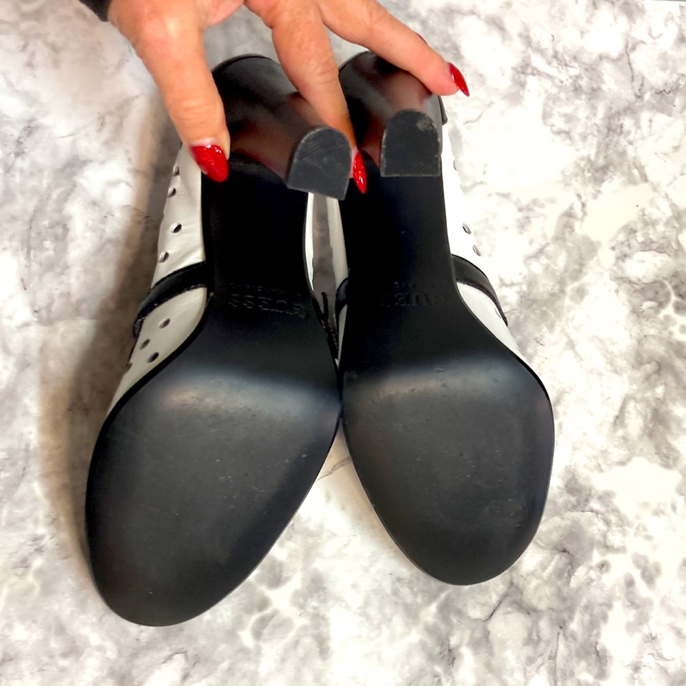 Guess by Marciano vintage retro black & white holes vintage 1930s style pumps - Picture 8 of 9